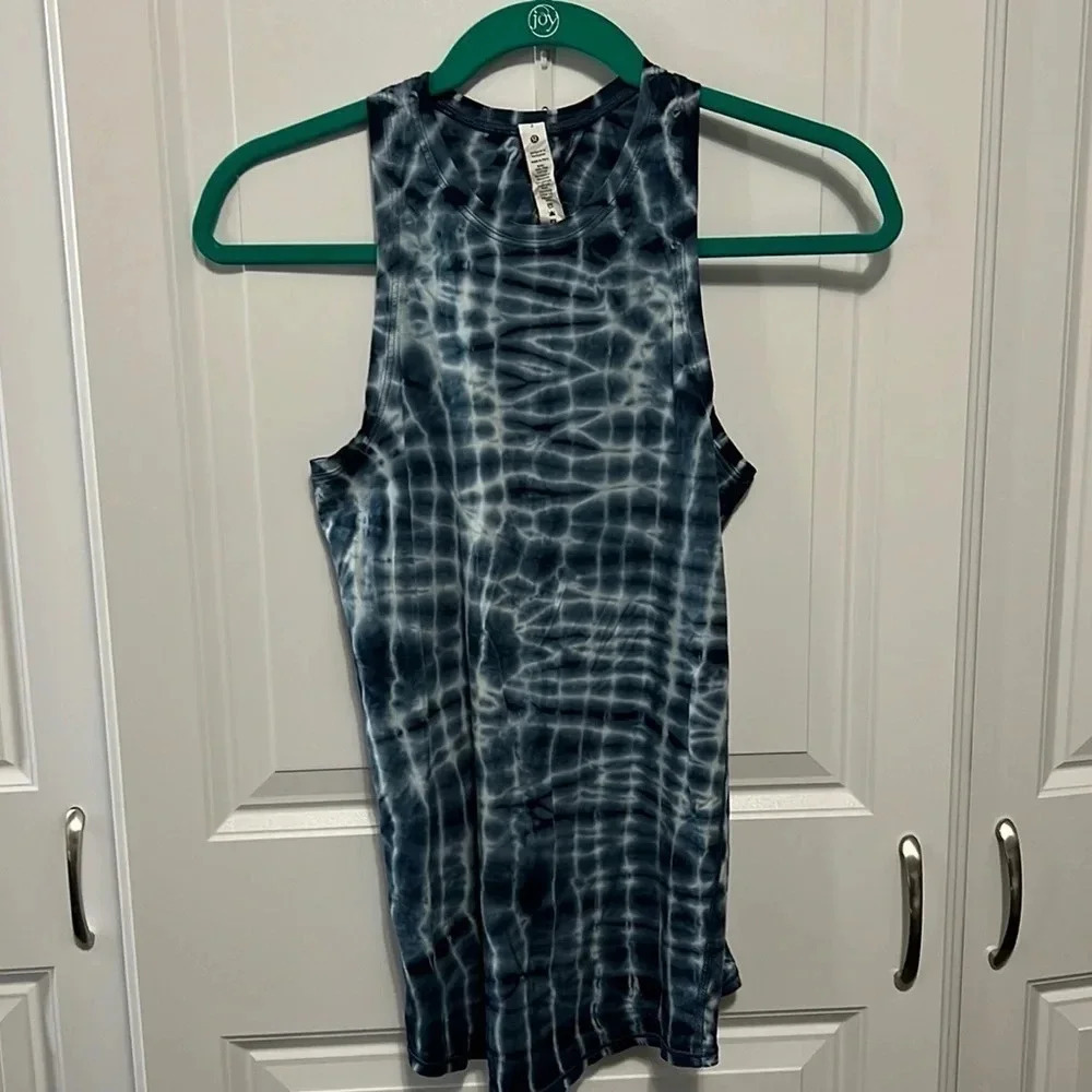 Women’s Lululemon Tank with open back